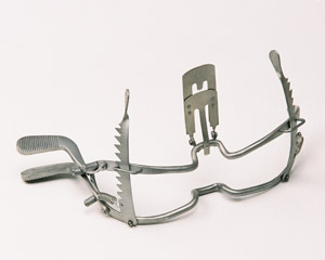 Double Ratchet Mouth Gag w/ centerpiece 6″